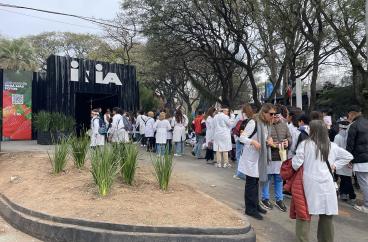 escuelas en stand de INIA